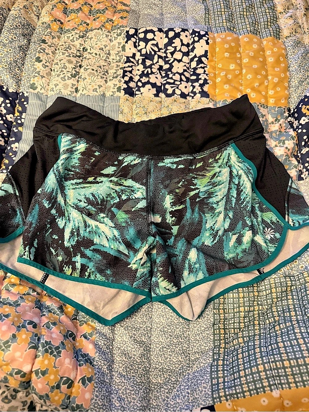 Athleta Track This Run Short Athletic Shorts Black & Green Size XS